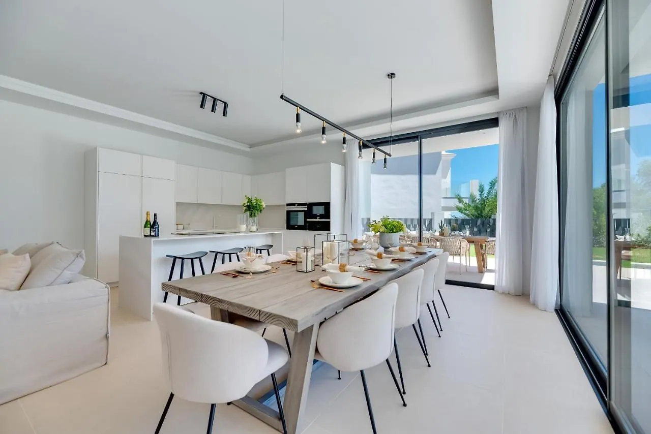 Villa Monte Halcones: Marbella Getaway with Private Pool and Golf Valley Views Benahavis